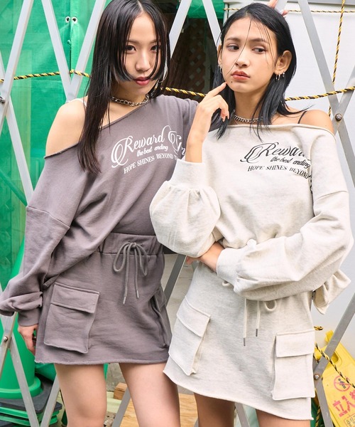 ANAP(アナップ)の「ワンショルダー トップス × カーゴ ミニスカート 裏毛 setup(セットアップ・レディース・ダークグレー/ライトグレー/グレイッシュベージュ・F)」の4枚目の写真