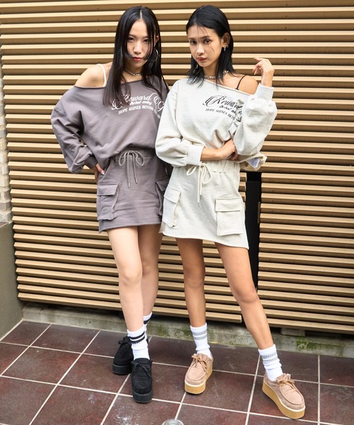 ANAP(アナップ)の「ワンショルダー トップス × カーゴ ミニスカート 裏毛 setup(セットアップ・レディース・ダークグレー/ライトグレー/グレイッシュベージュ・F)」の5枚目の写真