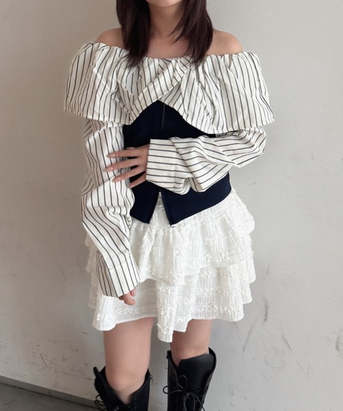 nemne store(ネンネストア)の「ストライプカラーオフショルトップス(シャツ/ブラウス・レディース・ブラウン/ネイビー/グレー・フリー)」の7枚目の写真