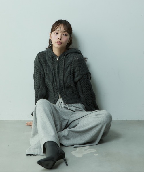 VIVID LADY(ビビッドレディー)の「ケーブル編み クロップド丈 ダブルジップニットパーカー(ニット/セーター・レディース・チャコールグレー/アイボリー/ライトブルー・FREE)」の18枚目の写真
