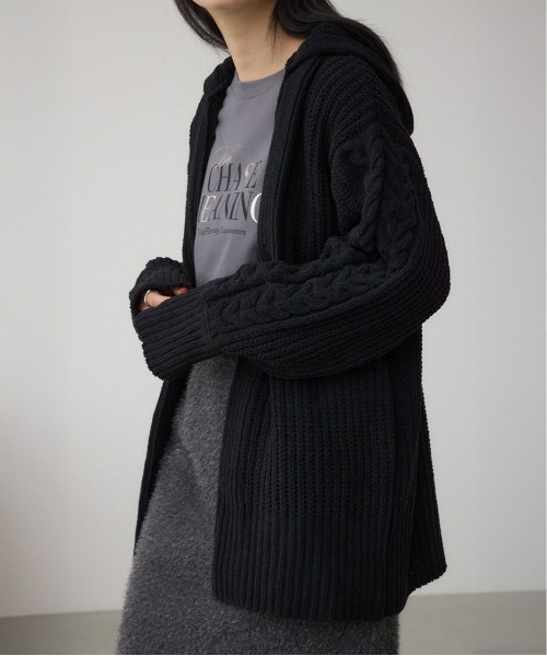 AZUL by moussy（アズールバイマウジー）の「マットモールフードトッパーカーデ（カーディガン/ボレロ・レディース・アイボリー/ブラック/ダークグリーン/ライトグレー・FREE）」の2枚目の写真