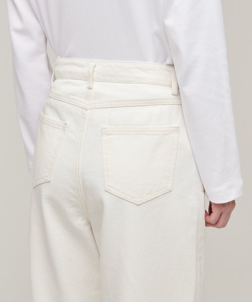MUSINSA STANDARD WOMAN（ムシンサスタンダードウーマン）の「ウィメンズリラックスマムフィットデニムパンツ[クリーム]（デニムパンツ・レディース・その他・30/24/26/27）」の6枚目の写真