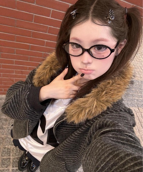 ViViDAY(ビビデー)の「ボーダー柄エコファーフード付きニットカーデガン(カーディガン/ボレロ・レディース・ベージュ/ブラック・M)」の9枚目の写真