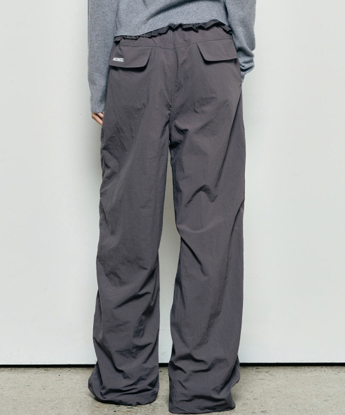 NICK&NICOLE(ニックアンドニコール)の「RUFFLE LACE PARACHUTE PANTS_CHARCOAL(スウェットパンツ・レディース・チャコール・FREE)」の4枚目の写真