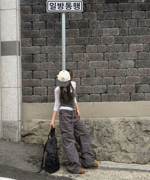 NICK&NICOLE(ニックアンドニコール)の「RUFFLE LACE PARACHUTE PANTS_CHARCOAL(スウェットパンツ・レディース・チャコール・FREE)」の8枚目の写真