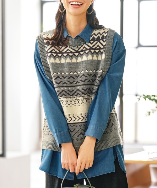 BELLUNA PLUS（ベルーナ）の「幾何柄ジャカードニットベスト（ニット/セーター・レディース・ベージュ系/グレー系・MEDIUM/LARGE/X-LARGE）」の2枚目の写真
