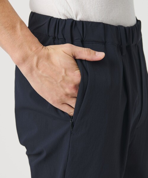 BEAUTY&YOUTH UNITED ARROWS（ビューティーアンドユースユナイテッドアローズ）の「360°MASTER 1プリーツ テーパード イージーパンツ NO.5 セットアップ対応 撥水 ストレッチ ウォッシャブル（その他パンツ・メンズ・ネイビー・S/M/L/XL）」の13枚目の写真