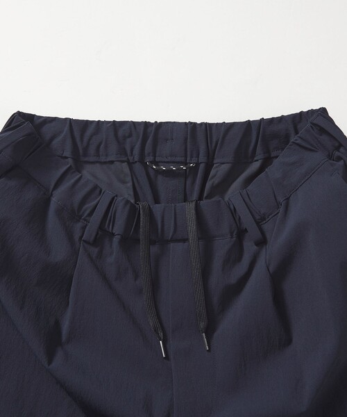 BEAUTY&YOUTH UNITED ARROWS（ビューティーアンドユースユナイテッドアローズ）の「360°MASTER 1プリーツ テーパード イージーパンツ NO.5 セットアップ対応 撥水 ストレッチ ウォッシャブル（その他パンツ・メンズ・ネイビー・S/M/L/XL）」の2枚目の写真