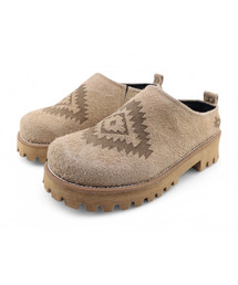 YASE（ヤセ）の「カウハイドベロSゴールデンブラウン（サンダル）」