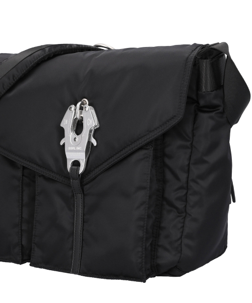 SSRL（シエスタ ロイヤル レーベル）の「Raven Oblique Messenger Bag / Black（メッセンジャーバッグ・レディース・その他・OS）」の5枚目の写真