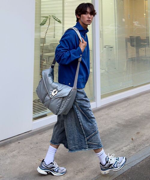 SSRL（シエスタ ロイヤル レーベル）の「Raven Oblique Messenger Bag / Black（メッセンジャーバッグ・レディース・その他・OS）」の19枚目の写真