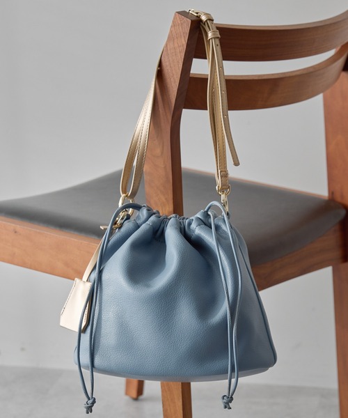AMERICAN HOLIC(アメリカンホリック)の「【ZOZO限定】3WAY巾着ショルダーバッグ(ショルダーバッグ・レディース・グレイッシュベージュ/ブラック/ブルー・FREE)」の4枚目の写真