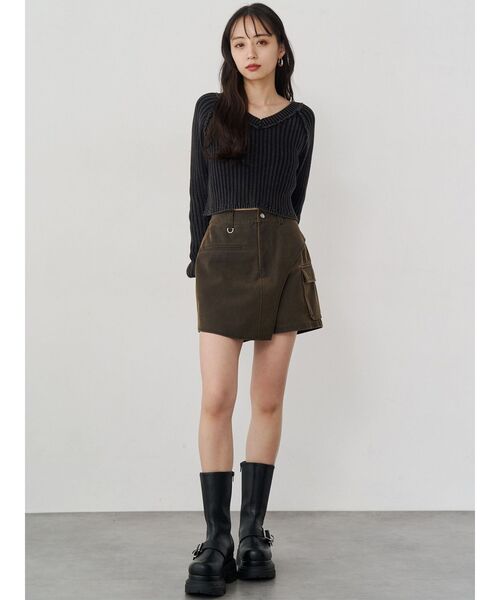 MURUA(ムルーア)の「【セットアップ対応】ワンサイドスリットカーゴショートパンツ(その他パンツ・レディース・ブラック/ブラウン・1/2)」の4枚目の写真