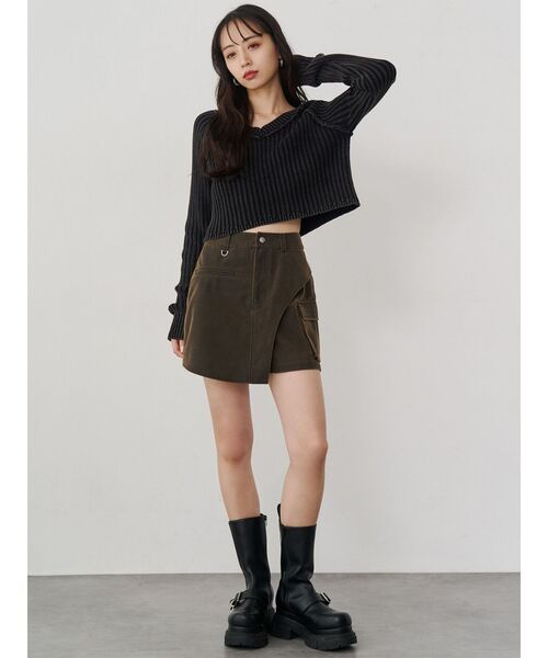 MURUA(ムルーア)の「【セットアップ対応】ワンサイドスリットカーゴショートパンツ(その他パンツ・レディース・ブラック/ブラウン・1/2)」の5枚目の写真