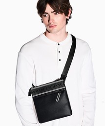 ARMANI EXCHANGE | 【A|X アルマーニ エクスチェンジ】AXロゴ フラットショルダーバッグ(ショルダーバッグ)