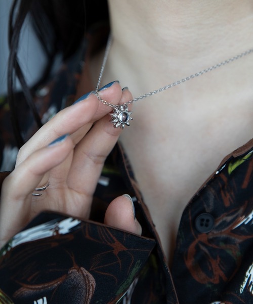 VACANCY(ヴァカンシー)の「サンストーンチャームネックレス(ネックレス・レディース・シルバー・FREE)」の7枚目の写真