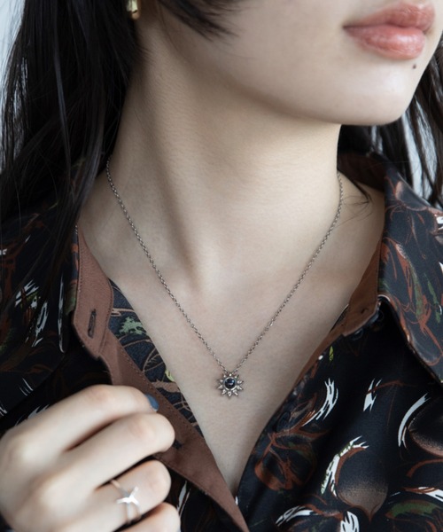 VACANCY(ヴァカンシー)の「サンストーンチャームネックレス(ネックレス・レディース・シルバー・FREE)」の4枚目の写真
