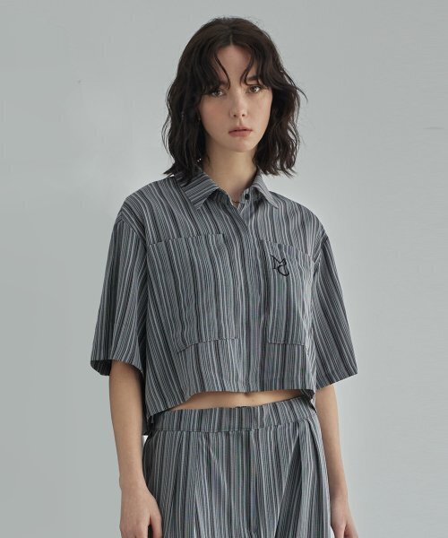 MOIREMOA(モアレモア)の「dotted S/T crop shirt - black(シャツ/ブラウス・レディース・ブラック・FREE)」の2枚目の写真