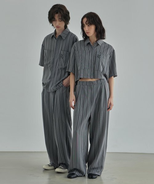MOIREMOA(モアレモア)の「dotted S/T crop shirt - black(シャツ/ブラウス・レディース・ブラック・FREE)」の3枚目の写真