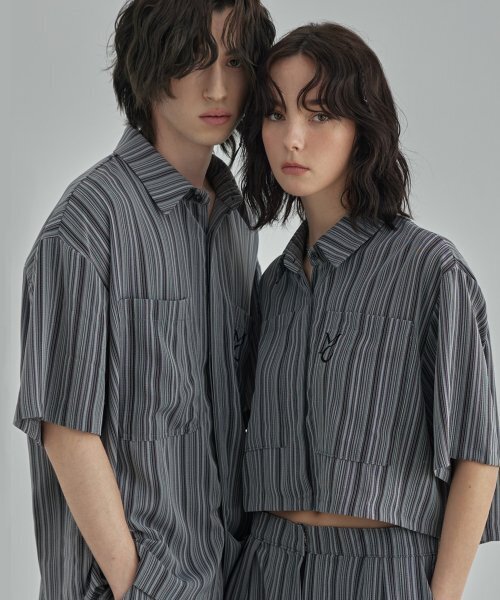 MOIREMOA(モアレモア)の「dotted S/T crop shirt - black(シャツ/ブラウス・レディース・ブラック・FREE)」の5枚目の写真
