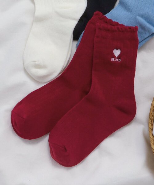 apres les cours（アプレレクール）の「ワンポイント刺繍クルーソックス（ソックス/靴下・キッズ・レッド/ブラック/サックスブルー/アイボリー・12/15 /18/21）」の4枚目の写真