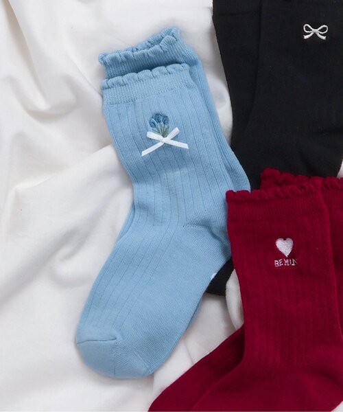 apres les cours（アプレレクール）の「ワンポイント刺繍クルーソックス（ソックス/靴下・キッズ・レッド/ブラック/サックスブルー/アイボリー・12/15 /18/21）」の3枚目の写真