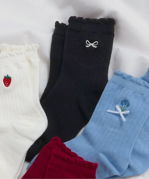 apres les cours（アプレレクール）の「ワンポイント刺繍クルーソックス（ソックス/靴下・キッズ・レッド/ブラック/サックスブルー/アイボリー・12/15 /18/21）」の2枚目の写真