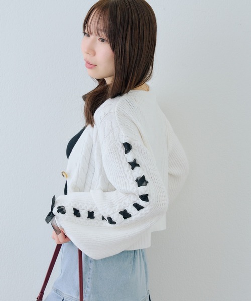 continuer de NICE CLAUP(コンティニューデナイスクラップ)の「袖レースアップカーデ(カーディガン/ボレロ・レディース・ピンク/アイボリー/チャコールグレー/トップグレー・FREE)」の12枚目の写真