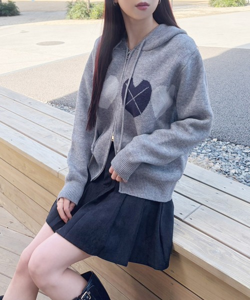 frunco(フランコ)の「【ZOZO限定】クロスステッチハート柄ジップフーディ(ニット/セーター・レディース・ネイビー/グレー/レッド・FREE)」の1枚目の写真