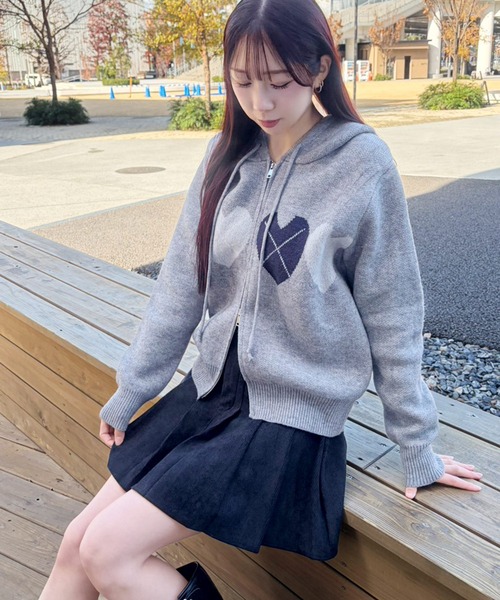 frunco(フランコ)の「【ZOZO限定】クロスステッチハート柄ジップフーディ(ニット/セーター・レディース・ネイビー/グレー/レッド・FREE)」の12枚目の写真