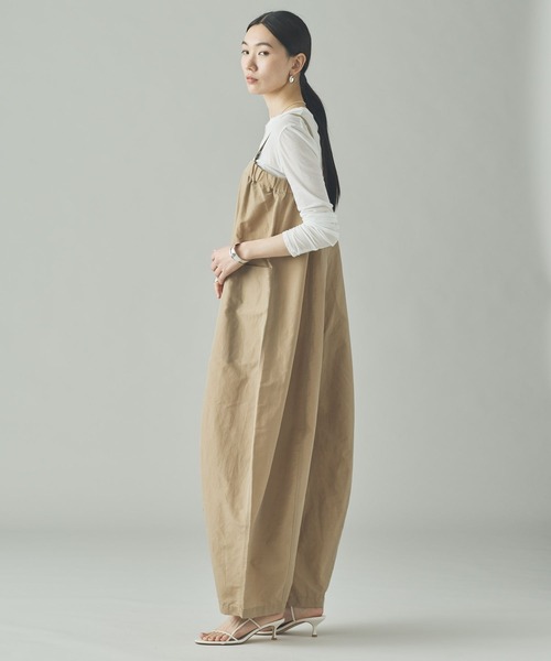 Curensology(カレンソロジー)の「Curensology(カレンソロジー)/ナイロンラミーサロペット(サロペット/オーバーオール・レディース・ブラック/ベージュ・FREE)」の4枚目の写真