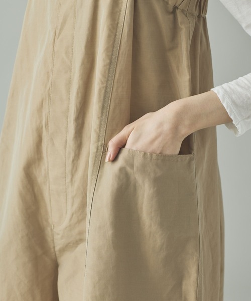 Curensology(カレンソロジー)の「Curensology(カレンソロジー)/ナイロンラミーサロペット(サロペット/オーバーオール・レディース・ブラック/ベージュ・FREE)」の7枚目の写真