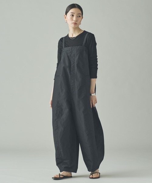 Curensology(カレンソロジー)の「Curensology(カレンソロジー)/ナイロンラミーサロペット(サロペット/オーバーオール・レディース・ブラック/ベージュ・FREE)」の10枚目の写真