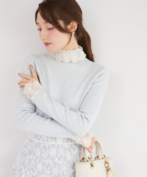 tocco closet(トッコ クローゼット)の「【ZOZO限定】レースプチハイネックリブニットトップス(ニット/セーター・レディース・アイボリー/ブラック/ライトブルー/グレー・M)」の4枚目の写真