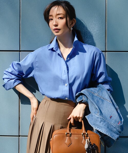 23区 L(ニジュウサンクオオキイサイズ)の「CANCLINI シャーティング ベーシックシャツ(シャツ/ブラウス・レディース・ホワイト系/ブルー系/サックスブルー系/ピンク系その他/イエロー系その他・44/50/48/46)」の4枚目の写真