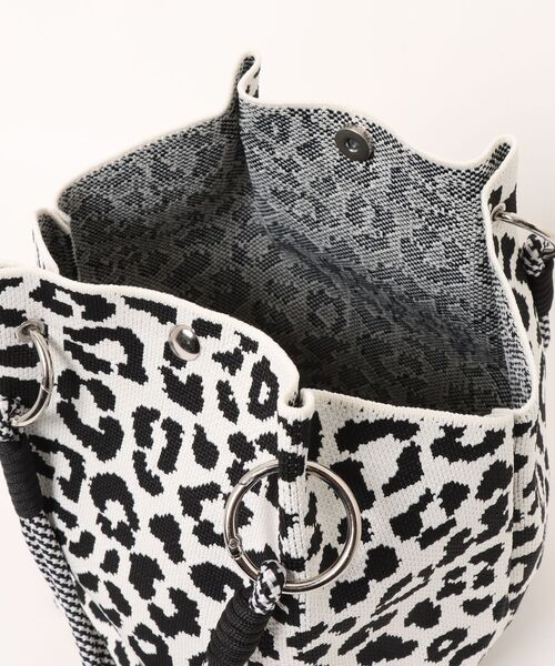 Munich（ミューニック）の「レオパードジャガードハンドバッグ（ハンドバッグ・レディース・ベージュ/ブルー/ホワイト・FREE）」の4枚目の写真