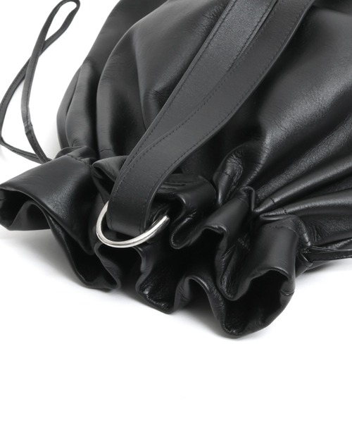 YArKA（ヤーカ）の「【YArKA/ヤーカ】real leather drawstring shoulder & backpack [bdbd5] / 巾着2wayナップサック（バックパック/リュック・メンズ・ブラック・FREE）」の8枚目の写真