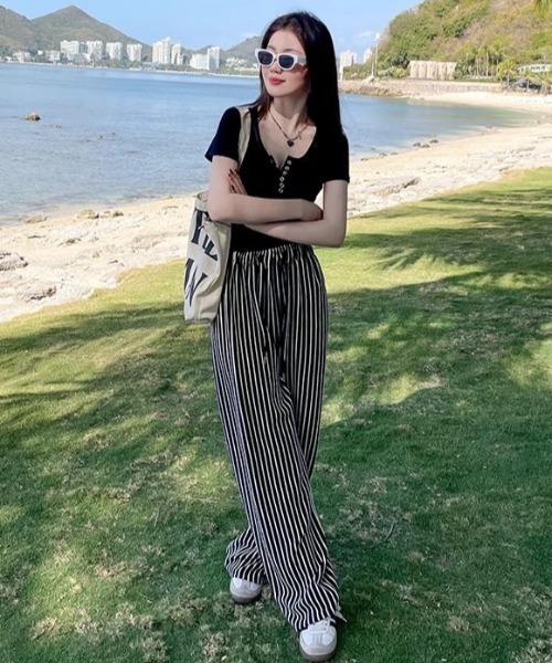 yuue' ( wear )(ユーイ)の「ヘンリーネック半袖Tシャツ(Tシャツ/カットソー・レディース・ブラック/ホワイト/ライトグレー/チャコールグレー/アイボリー・M/L)」の6枚目の写真
