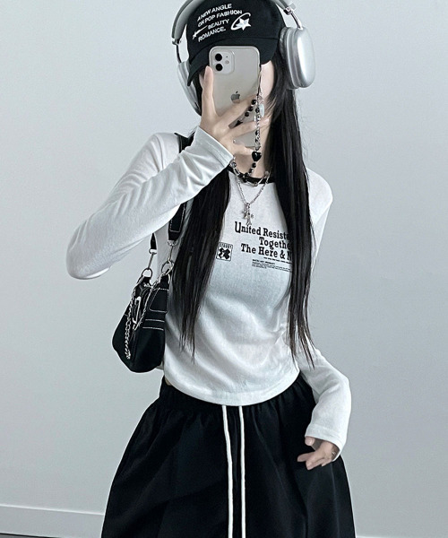 VIVID LADY(ビビッドレディー)の「フロント英字プリント ロンT Tシャツ(Tシャツ/カットソー・レディース・ピンク/カーキ/ブラック/アイボリー・FREE)」の18枚目の写真