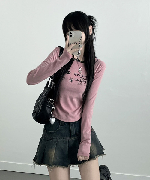 VIVID LADY(ビビッドレディー)の「フロント英字プリント ロンT Tシャツ(Tシャツ/カットソー・レディース・ピンク/カーキ/ブラック/アイボリー・FREE)」の5枚目の写真