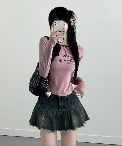 VIVID LADY(ビビッドレディー)の「フロント英字プリント ロンT Tシャツ(Tシャツ/カットソー・レディース・ピンク/カーキ/ブラック/アイボリー・FREE)」の6枚目の写真