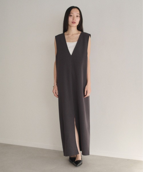 SOYEN(ソイエン)の「2WAYノースリーブVネックロングワンピース(ワンピース・レディース・ベージュ/チャコール・F)」の6枚目の写真
