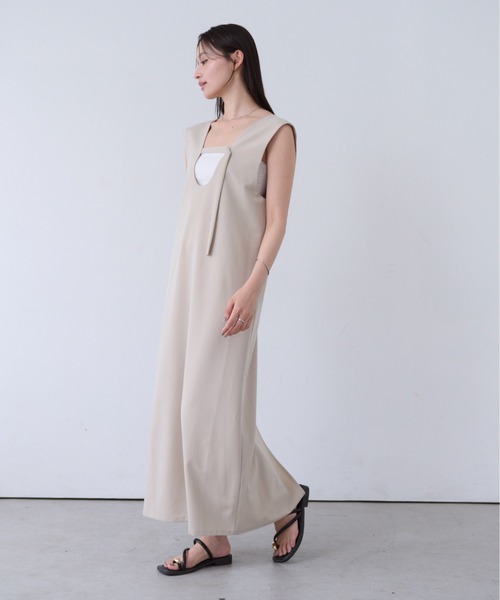 SOYEN(ソイエン)の「2WAYノースリーブVネックロングワンピース(ワンピース・レディース・ベージュ/チャコール・F)」の8枚目の写真