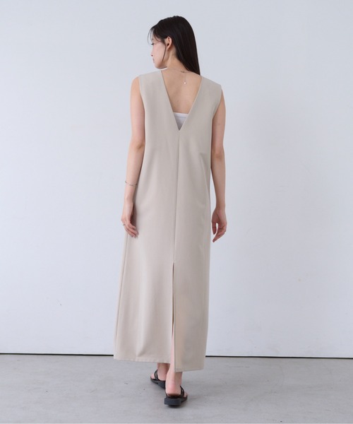 SOYEN(ソイエン)の「2WAYノースリーブVネックロングワンピース(ワンピース・レディース・ベージュ/チャコール・F)」の9枚目の写真