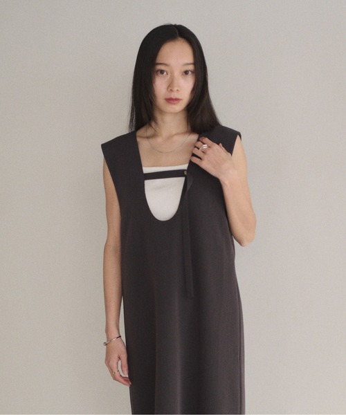 SOYEN(ソイエン)の「2WAYノースリーブVネックロングワンピース(ワンピース・レディース・ベージュ/チャコール・F)」の21枚目の写真