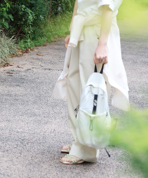 NOMBRE IMPAIR(ノンブルアンペール)の「【BEAURE】別注ナイロンリュック(バックパック/リュック・レディース・グレー/ブラック/ホワイト/サックスブルー/チャコールグレー/ダークブラウン・FREE)」の12枚目の写真