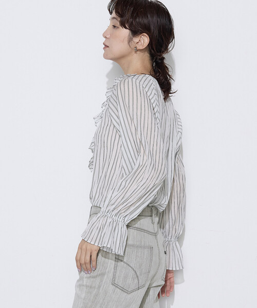 K.T KIYOKO TAKASE（キヨコタカセ）の「シワ加工ストライプ ラッフルシャツブラウス（シャツ/ブラウス・レディース・ホワイト×ネイビー/ブルー系その他・7号/9号）」の7枚目の写真