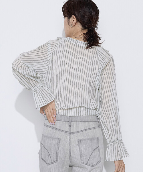 K.T KIYOKO TAKASE（キヨコタカセ）の「シワ加工ストライプ ラッフルシャツブラウス（シャツ/ブラウス・レディース・ホワイト×ネイビー/ブルー系その他・7号/9号）」の8枚目の写真