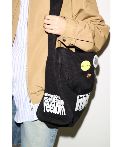 SLY（スライ）の「ESQWE MESSENGER BAGTHROW エスクェメッセンジャーバッグ（ショルダーバッグ・レディース・ブラック・FREE）」の10枚目の写真