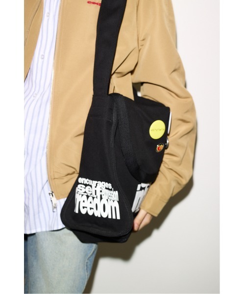 SLY（スライ）の「ESQWE MESSENGER BAGTHROW エスクェメッセンジャーバッグ（ショルダーバッグ・レディース・ブラック・FREE）」の11枚目の写真